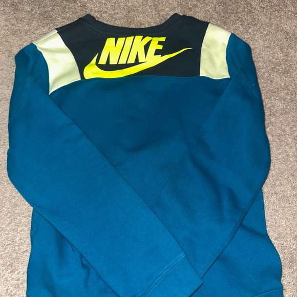 Nike sweater - Picture 3 of 3